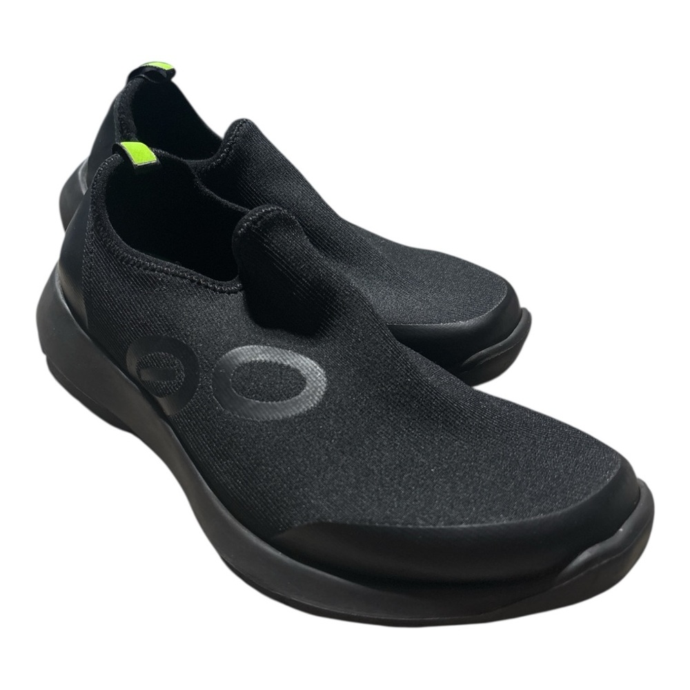 Black Slip-On Knit Womenโs Sneakers with Subtle Logo